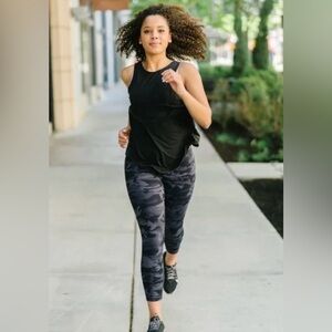 Zyia Active Camo High-Rise Pocket Leggings Gray Black Size 2